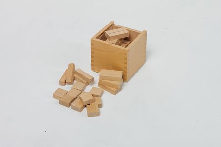 Шестой дар — куб, состоящий из 27 кубиков, которые разделены на мелкие предметы